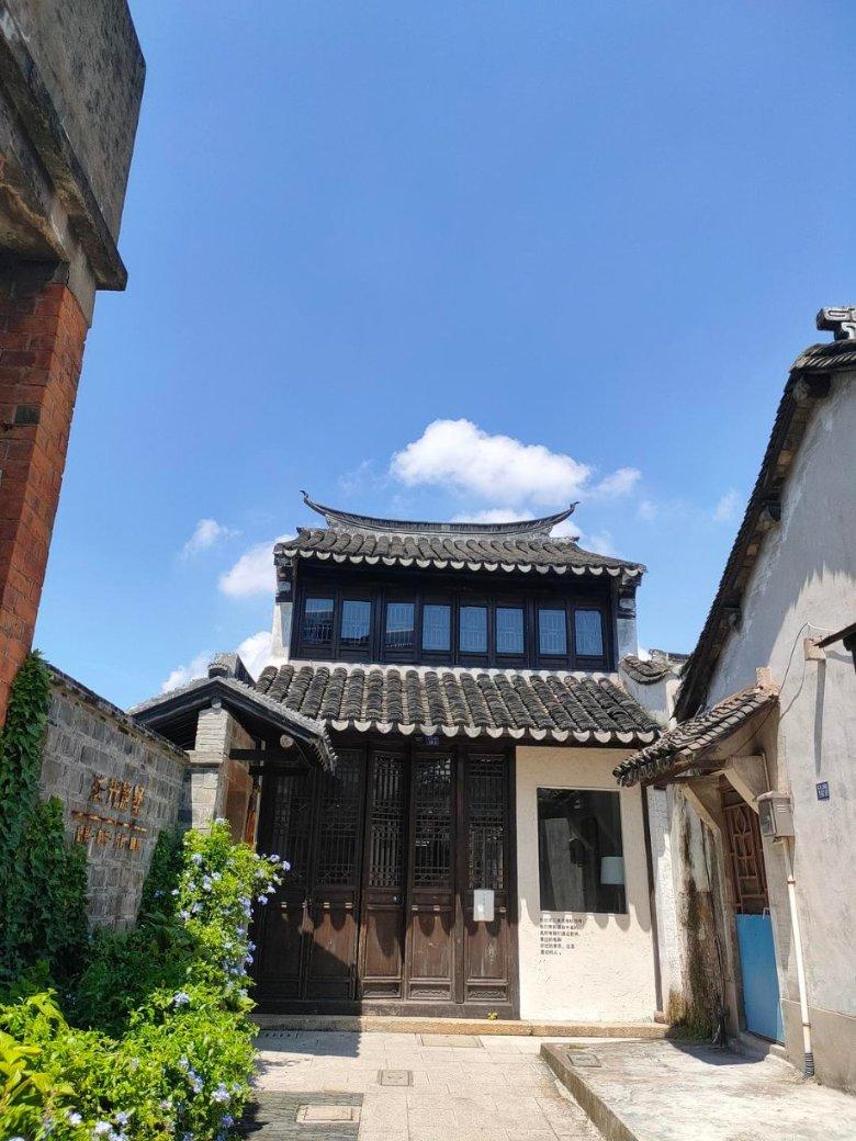 杭州大爷熔铜280吨，“重建”雷峰塔，1千年只腐蚀1毫米